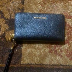 Women's micheal Kors jet set wallet